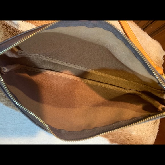 ❌❌SOLD❌❌ 💙AUTH💯LV POCHETTE SOLD OUT@LV FAB💙 - Picture 9 of 14